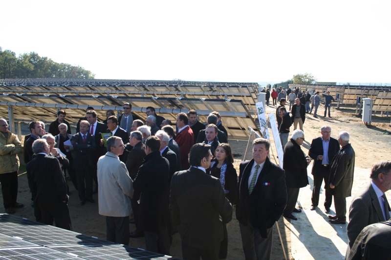 Les visiteurs ont pu visiter l'ensemble de la ferme photovoltaïque et bénéficier des renseignements des spécialistes ayant travaillé sur le projet