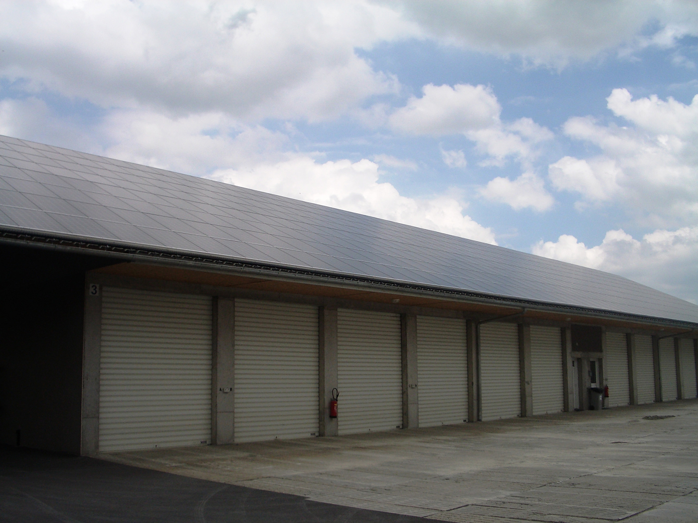 Boxes et locaux professionnels (bâtiment 3), Installation de 250 kWc, Corps-Nuds (35). Mise en service en septembre 2010