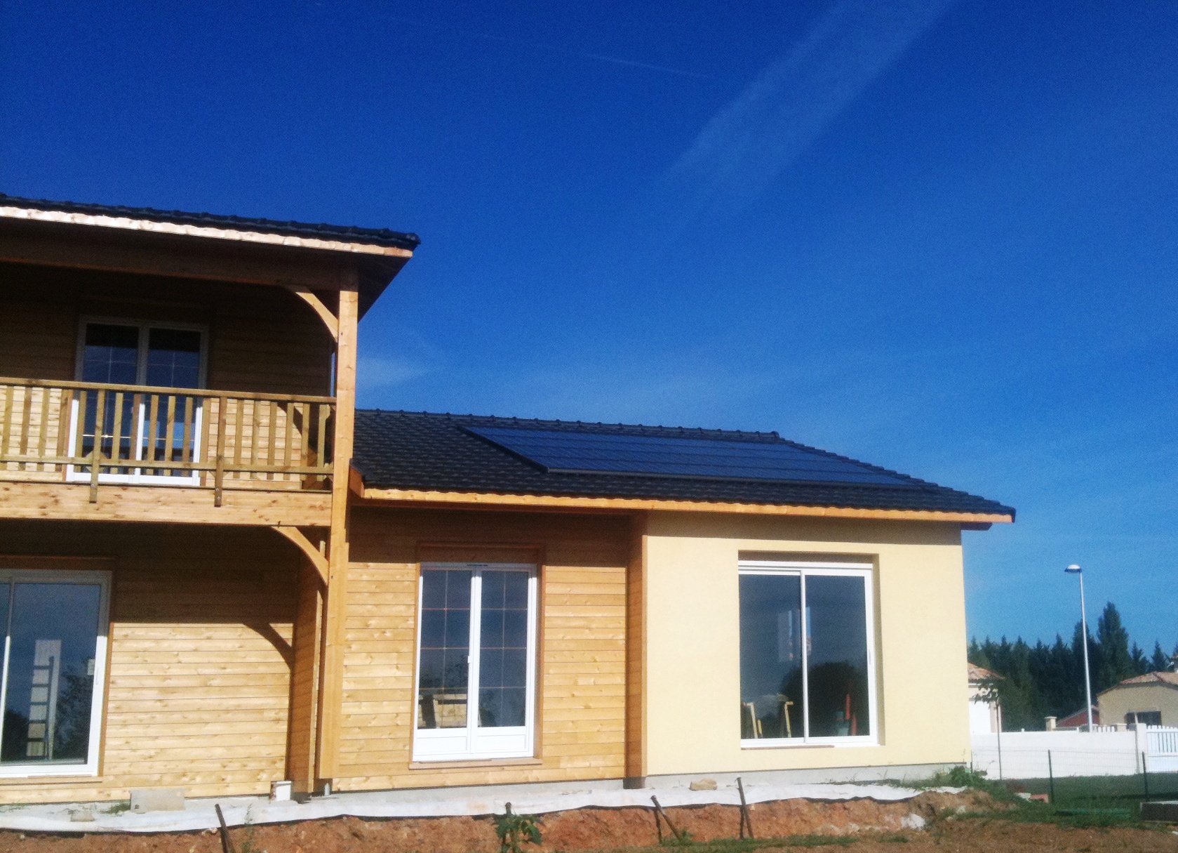 Maison d'habitation neuve. Installation de  modules solaires photovoltaïque d'une puissance de 3 kWc. Boulazac (24). Mise en service en décembre 2010;